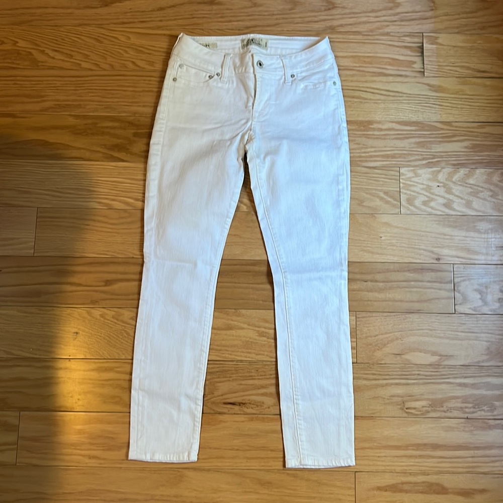 Lucky Brand white size: 00/24 capri Lolita